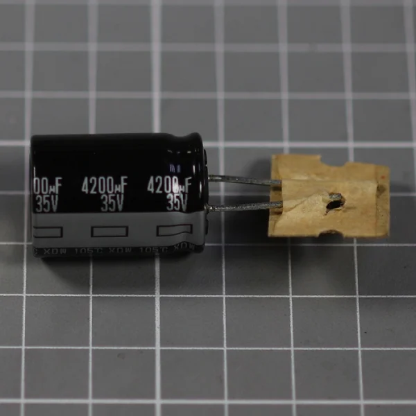 Конденсатор 35v/4200uF