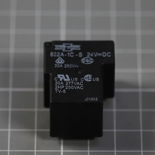 Реле 832A-1C-S  24V