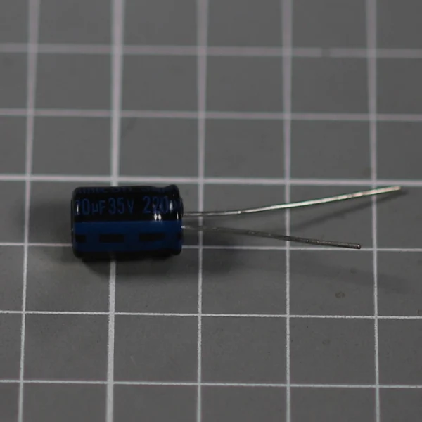Конденсатор 35v/220uF